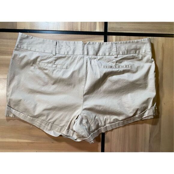‎Torrid Folded Cuffed Women’s Shorts - Picture 2 of 5